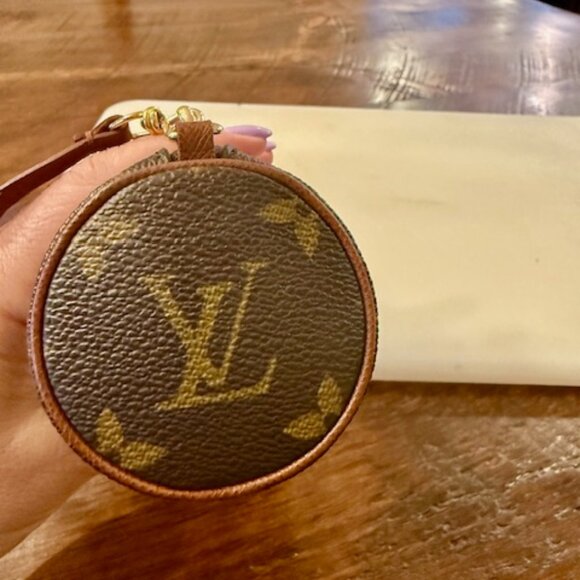 LOUIS VUITTON Monogram Pochette Papillon - Picture 4 of 8